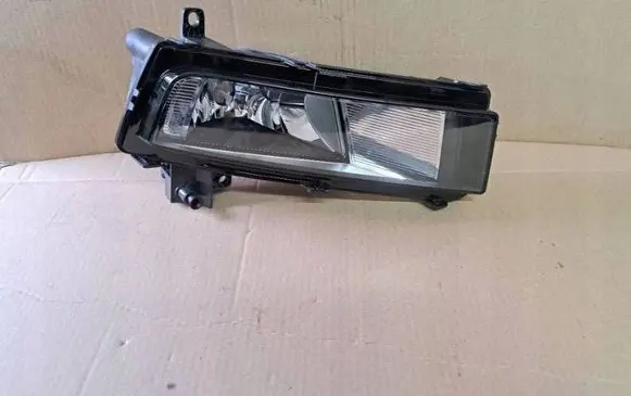 Volkswagen Touran II Front fog light 5TA941662