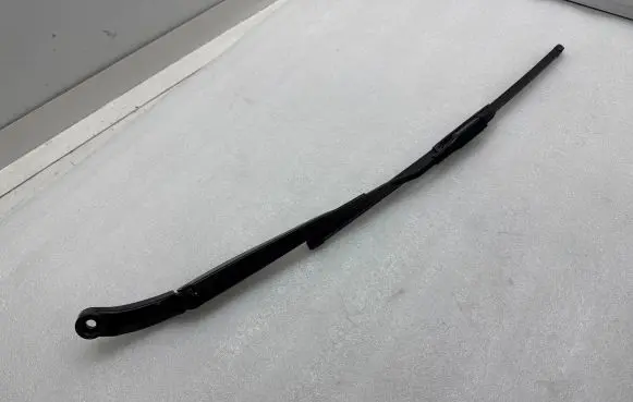 Ford Mustang VI Front wiper blade arm FR3B17C495