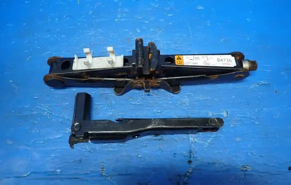 Ford Focus Lift Jack DCP9-17035-AA