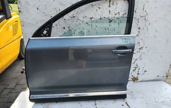 Volkswagen Touareg I Front door