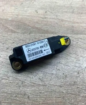 Mercedes-Benz C W203 Airbag deployment crash/impact sensor 0018204426 003700