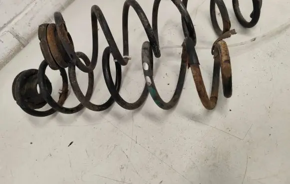 Volkswagen Golf IV Rear coil spring