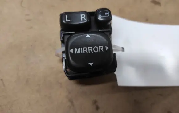 Toyota Avensis T250 Wing mirror switch 183575