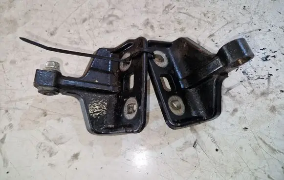 Mercedes-Benz CLS C219 Front door upper hinge 