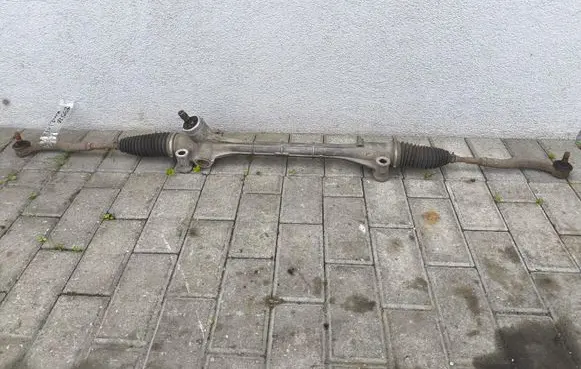 Toyota Auris 150 Steering rack 92060172