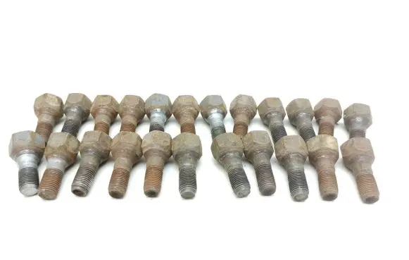 Iveco Daily 35.8 - 9 Nuts/bolts 