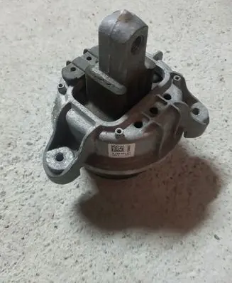BMW 5 F10 F11 Engine mount bracket 6785601