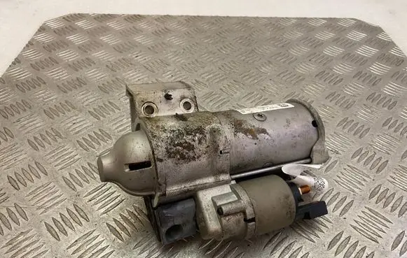 BMW 5 G30 G31 Starter motor 8671504