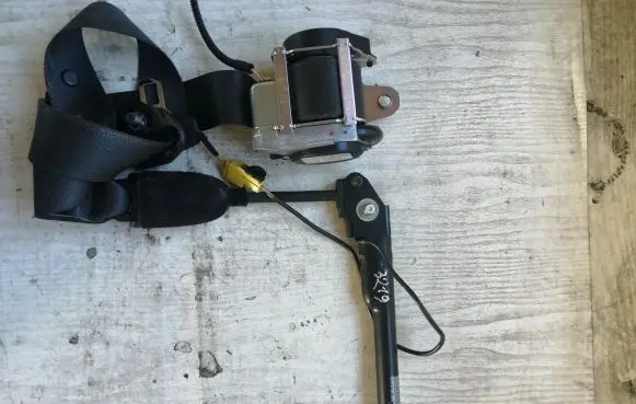 Opel Insignia A Front seatbelt 617023600