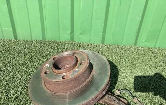 Opel Movano B Front wheel hub spindle knuckle 93197398 93197400