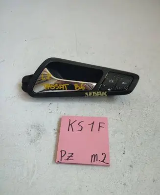 Volkswagen PASSAT B6 Front door interior handle 3C1837113