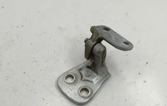 Land Rover Discovery 3 - LR3 Rear door upper hinge