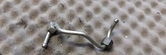Fuel injector supply line/pipe