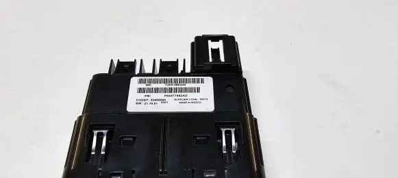 Jeep Grand Cherokee WL USB socket connector P68377882AD 53466960