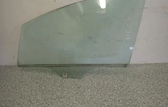 Mazda 5 Sliding door window/glass 