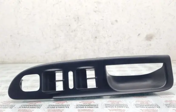 Volkswagen PASSAT B6 Front door window switch trim 3C1867171B