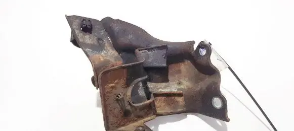 Mazda 3 I Engine mounting bracket