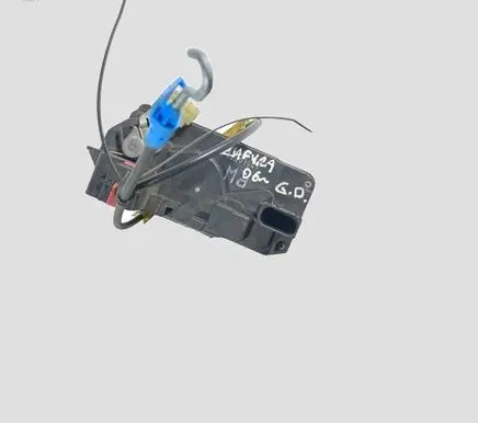 Opel Zafira B Rear door lock 13210739