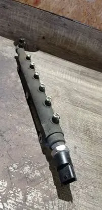 Volvo V70 Fuel main line pipe 8658252