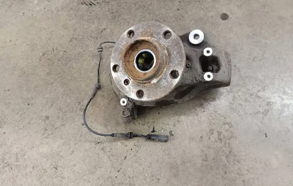 BMW 4 F32 F33 Front wheel hub spindle knuckle 6859004