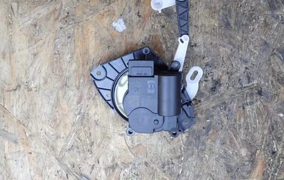 Skoda Octavia Mk3 (5E) Air flap motor/actuator 2Q0907511F