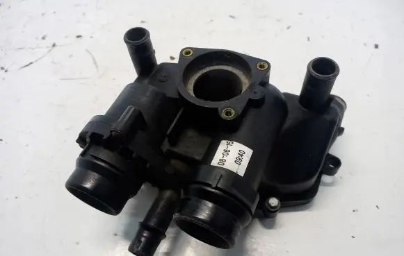 Land Rover Range Rover L405 Thermostat housing AL3Q-9K478-DB