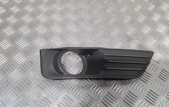 Ford Focus Front fog light trim/grill 4M5119952AE