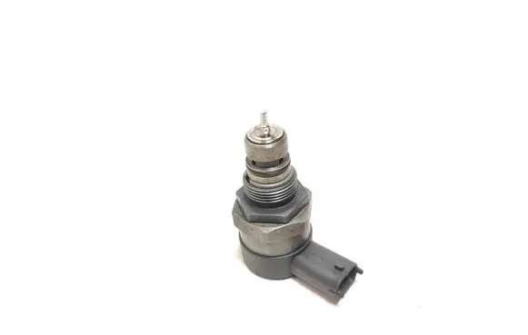 Volvo S60 Fuel pressure regulator 30750409