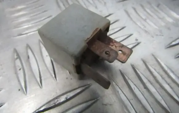 Volkswagen Golf II Other relay 171906383