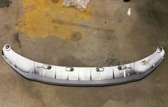 Volvo XC70 Front bumper lip 31353571