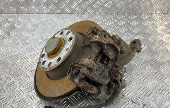 Volkswagen Golf VII Rear wheel hub