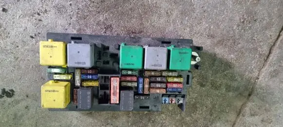Mercedes-Benz ML W164 Fuse module A1645402972 YAP29291 5072426
