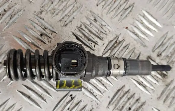 Volkswagen Touran I Fuel injector 03G130073G