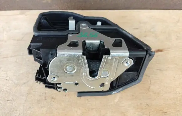 BMW X3 F25 Front door lock 7202150 51217202150