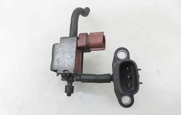 Toyota Avensis T220 Vacuum valve 8942120210