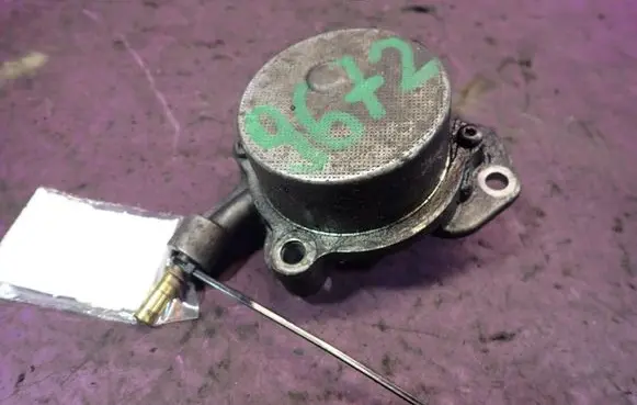 Peugeot 307 CC Vacuum pump 