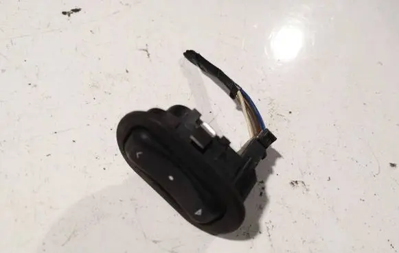 Opel Zafira A Electric window control switch