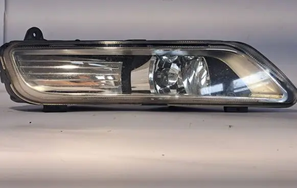 Volkswagen PASSAT B7 Front fog light 176623