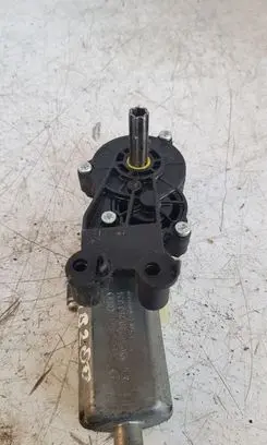 Mercedes-Benz E W212 Seat adjustment motor 0390203324