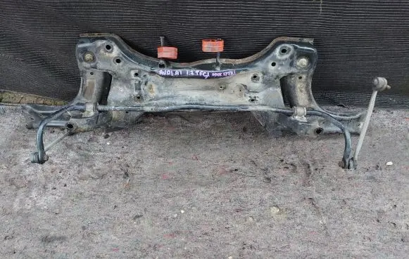 Volkswagen Polo V 6R Engine mounting bracket