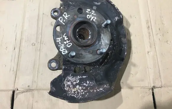 Toyota RAV 4 (XA30) Front wheel hub