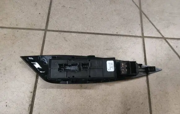 Nissan Leaf I (ZE0) Electric window control switch 254015SJ0A 2119 0723A01