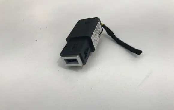 Opel Mokka B USB socket connector 98217039DX