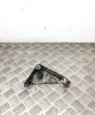 Isuzu Trooper Engine mounting bracket