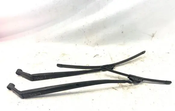 Toyota Auris 150 Front wiper blade arm