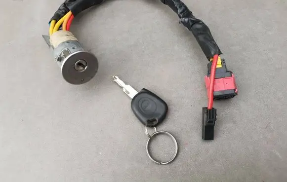 Peugeot 206 Ignition lock 369023