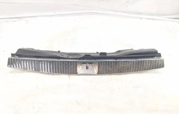 Trunk/boot sill cover protection