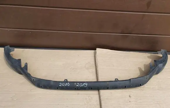 Front bumper lip