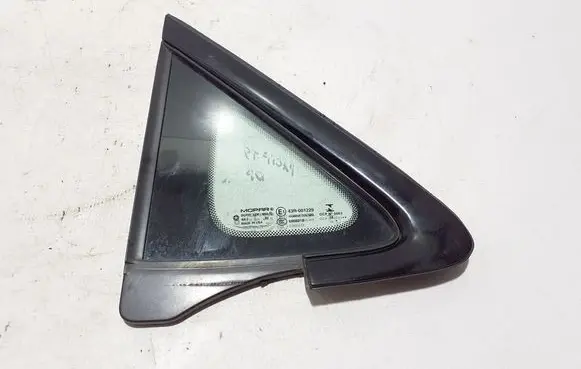 Chrysler Pacifica Front triangle window/glass 68370634AA