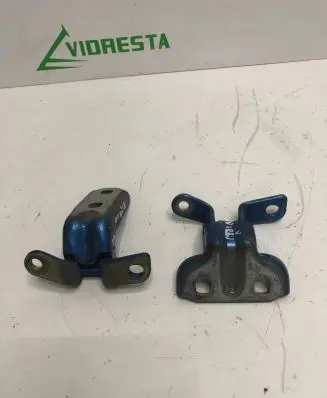 Rear door hinge set